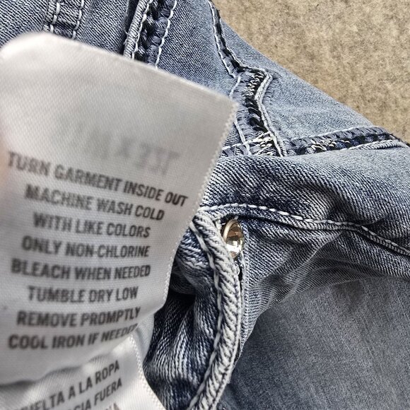 Shyanne Women’s Light Blue Bootcut Jeans Mid-Rise Distressed Hem Size 31 Short - Picture 10 of 10